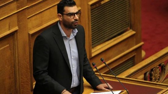 Θύμα ξυλοδαρμού κατήγγειλε πως έπεσε ο βουλευτής Π. Κωνσταντινέας