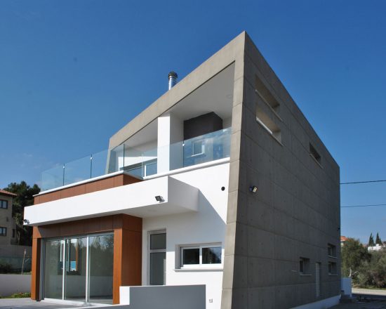 Ένα μινιμαλιστικό σπίτι με πρωτότυπες λειτουργίες στη Λεμεσό της Κύπρου (pics)