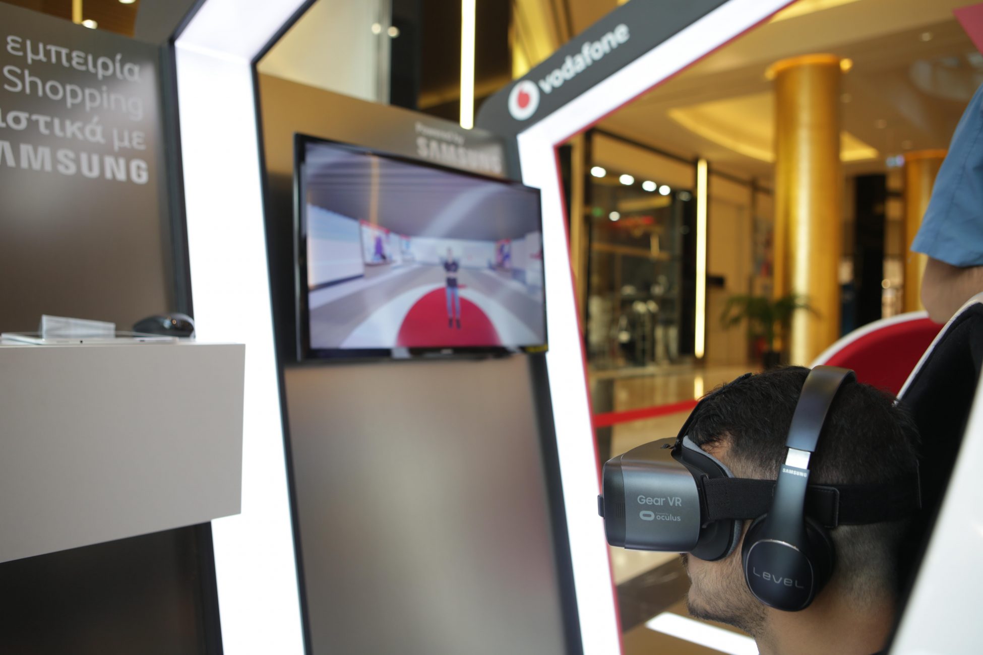 Το πρώτο Vodafone Virtual Reality κατάστημα powered by Samsung επιστρέφει στην Αθήνα