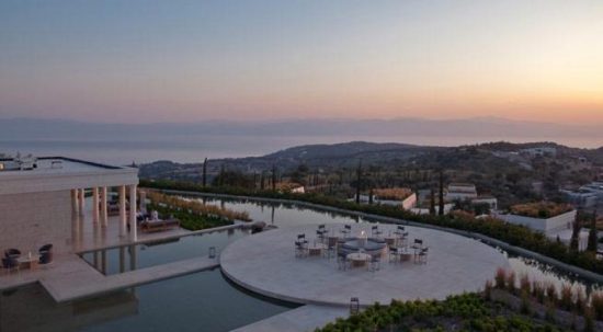 Forbes: Τα 5 καλύτερα ελληνικά ξενοδοχεία για να μείνετε το φθινόπωρο