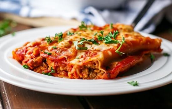 Ζουμερά κανελόνια χωρίς μπεσαμέλ, με κιμά και κρέμα γάλακτος