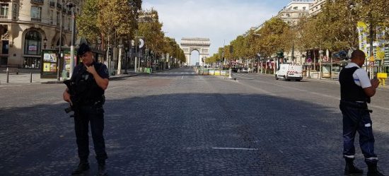 Συναγερμός στο Παρίσι: Αποκλείστηκε η Σανζ Ελιζέ εξαιτίας ύποπτου οχήματος