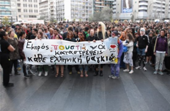 Βανδαλισμοί σε καταστήματα στην πορεία για τον Ζακ Κωστόπουλο- Κλειστό το κέντρο της Αθήνας