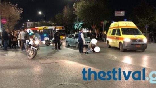Απίστευτο τροχαίο στη Θεσσαλονίκη – Αυτοκίνητο  παρέσυρε καρότσι με βρέφος
