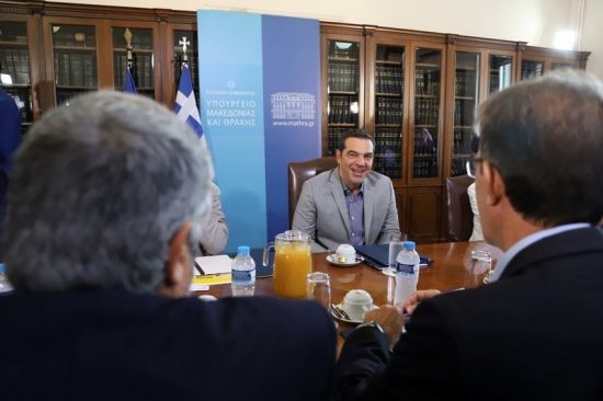 Συγκέντρωση διαμαρτυρίας έξω από το γραφείο του Τσίπρα στη Θεσσαλονίκη (video)