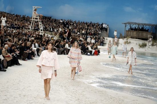 Chanel: Μια επίδειξη που άφησε εποχή (pics)