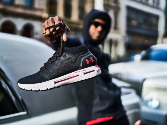 Η Under Armour επέστρεψε δυναμικά με ρεκόρ δεκαετίας