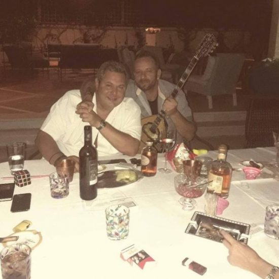 Πάρτι μέχρι πρωίας για τον Πάνο Καμμένο, με τον Τριανταφυλλόπουλο σε ρόλο… τραγουδιστή!