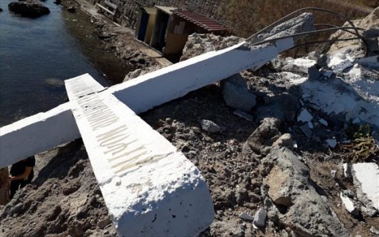 Άγνωστοι κατέστρεψαν τσιμεντένιο σταυρό στη Λέσβο – ΜΚΟ είχε ζητήσει να φύγει επειδή ενοχλούσε τους μετανάστες