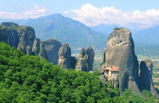 Νεκρή 50χρονη στα Μετέωρα από πτώση
