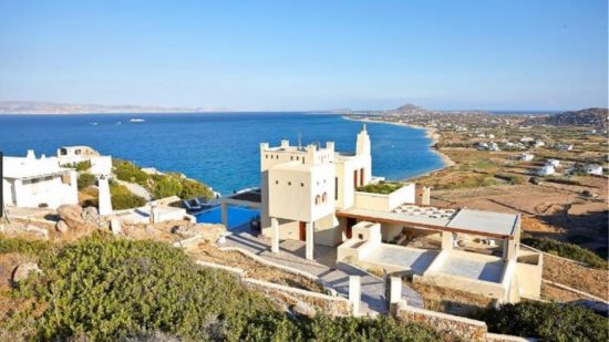 Ανάστατη η Νάξος με τη συμπεριφορά Αυστριακών: «Έλληνες σκουλήκια, δεν έχετε χρήματα, να φύγετε»