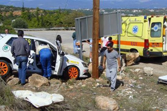 Τρόμος στο Ράλι Ευβοϊκού: Αγωνιστικό αυτοκίνητο παρέσυρε θεατή στη Ριτσώνα