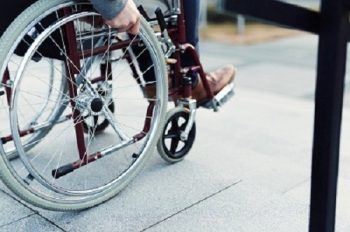 Συναγερμός: Μυστηριώδης ασθένεια προκαλεί παράλυση σε παιδιά και νέους