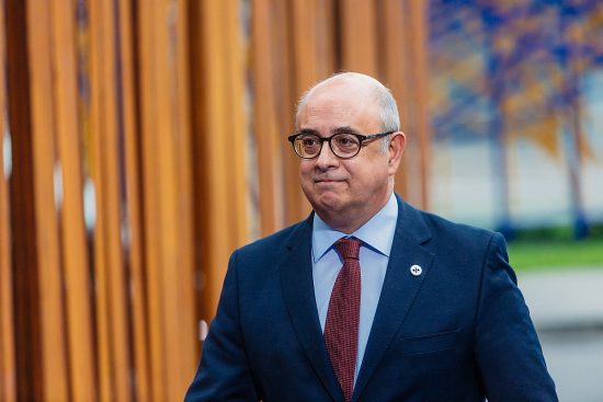 Παραιτήθηκε ο Πορτογάλος υπουργός Άμυνας, λόγω έρευνας στον στρατό για συγκάλυψη σε κλοπή όπλων