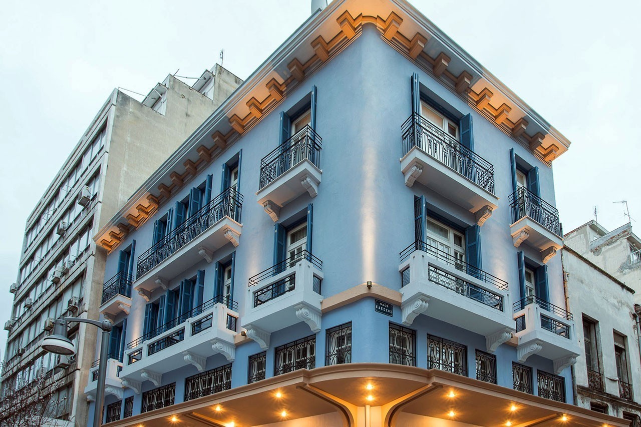 Bahar Ena Sygxrono Boutique Hotel Se Diathrhteo Neoklasiko