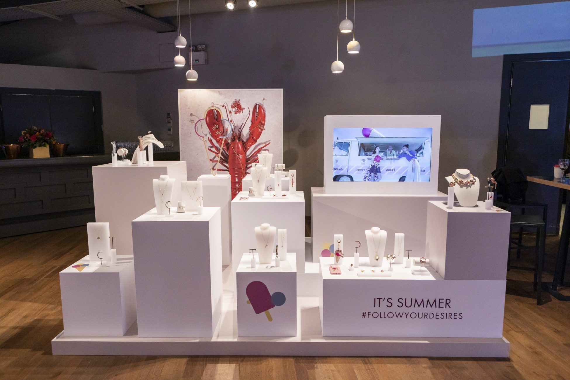 Η Swarovski παρουσίασε τη νέα της συλλογή Sunshine για την σεζόν Άνοιξη/Καλοκαίρι 2019