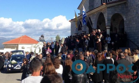Απέραντη θλίψη στην κηδεία του τρίτου 15χρονου στην Κυπαρισσία