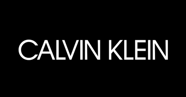 Η Calvin Klein εγκαταλείπει τη μόδα πολυτελείας και στρέφεται στη μόδα για το ευρύ κοινό