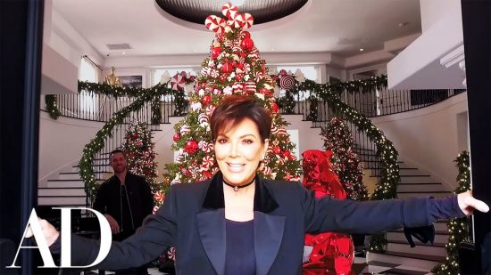 Πώς στολίζει η Kris Jenner την έπαυλή της για τα Χριστούγεννα