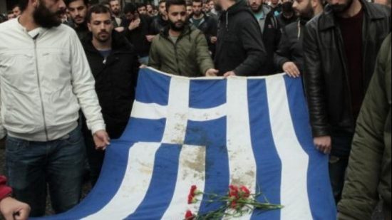 Σε εξέλιξη η μαζική διαδήλωση για το Πολυτεχνείο – Ισχυρά μέτρα ασφαλείας (video-pics)