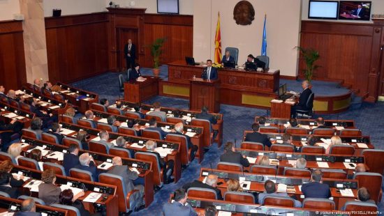 FAZ: Αμφιλεγόμενοι συμβιβασμοί στην ΠΓΔΜ
