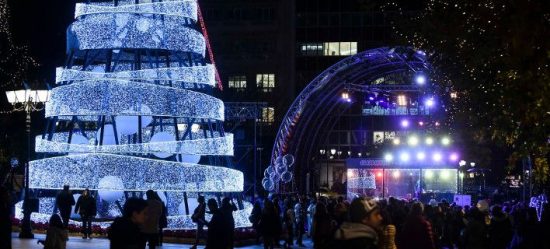 Ανάβει σήμερα το χριστουγεννιάτικο δέντρο στο Σύνταγμα-Όλο το πρόγραμμα με τις 230 εκδηλώσεις