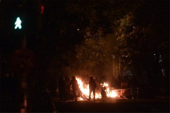Νέα ένταση στα Εξάρχεια: Αντιεξουσιαστές εισέβαλαν στο Υπ. Πολιτισμού, κλειστό το κέντρο της Αθήνας