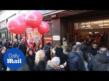 Ουρές έξω από τα Harrods για τις εκπτώσεις του Boxing Day