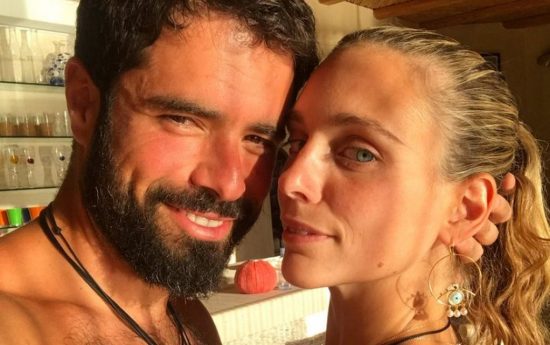 Στις Μαλδίβες η Μαριάννα Γουλανδρή αγκαλιά με την κόρη της