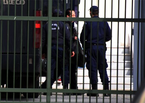 Ο Ριχάρδος περνά τις πύλες των φυλακών Ναυπλίου (video)