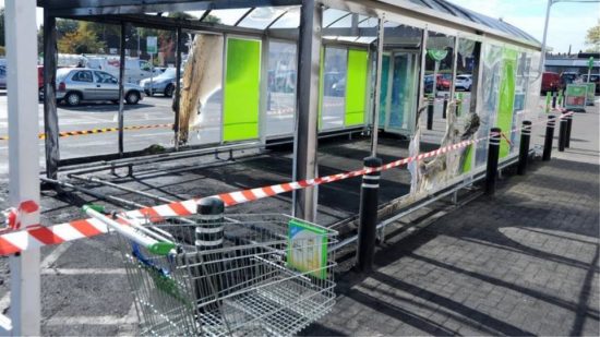 Συναγερμός στην Βρετανία: Ύποπτο πακέτο σε σουπερμάρκετ