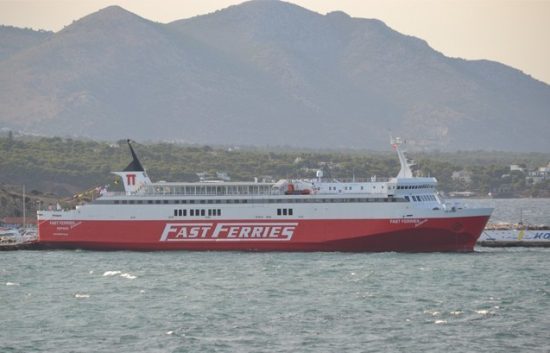 Βλάβη στο fast ferries andros –  Αλλαγή πλοίου για τους επιβάτες στην Ραφήνα