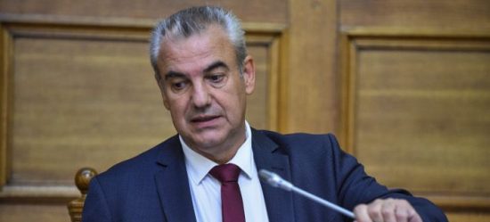 Παιδιά επέστρεψαν σε Βουλευτή του ΣΥΡΙΖΑ χρήματα που τους έδωσε για τα κάλαντα, λόγω της Συμφωνίας των Πρεσπών