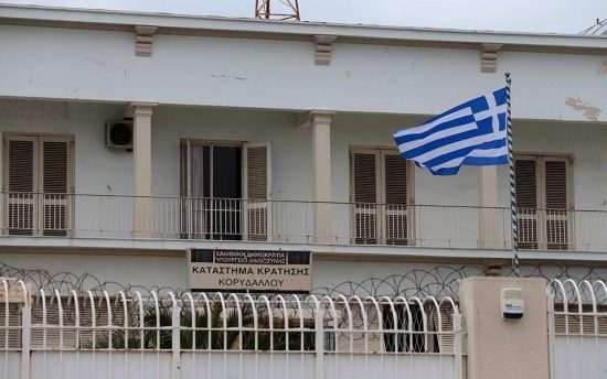 Στην εισαγγελεία Πειραιά οι δυο κρατούμενοι που δολοφόνησαν τον 36χρονο βαρυποινίτη
