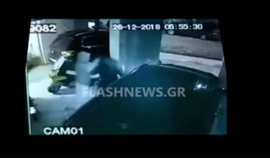 Χανιά: Η στιγμή της άγριας επίθεσης του «δράκου των Χανίων» (video)