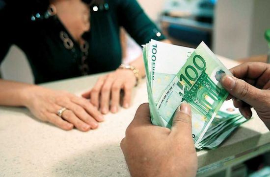ΤτΕ: Πώς διαμορφώθηκαν τα τραπεζικά επιτόκια καταθέσεων και δανείων