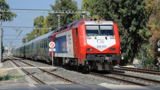 Θεσσαλονίκη: Τρένο προσέκρουσε σε δέντρο – Τραυματίστηκε μηχανοδηγός