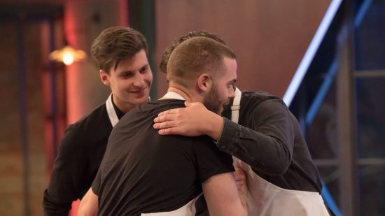 MasterChef: Ποιοι κατέπληξαν με τα πιάτα τους και κέρδισαν τις πρώτες δοκιμασίες (video)