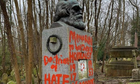 Βάνδαλοι βεβήλωσαν για δεύτερη φορά τον τάφο του Καρλ Μαρξ