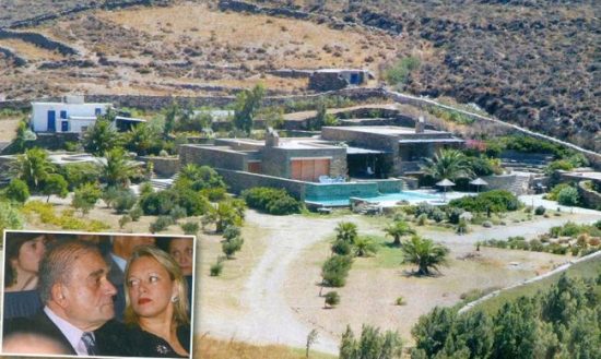 Στο «σφυρί» ξανά η πολυτελής παραθαλάσσια βίλα του Σεραφείμ Φυντανίδη στην Τήνο