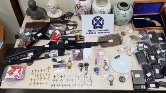 Εξαρθρώθηκε σπείρα που «ξάφριζε» σπίτια στην Αττική