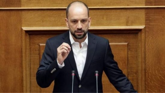 Παράδοση – παραλαβή στο υπουργείο Εργασίας: «Συνεχίζουμε να στηρίζουμε τον κόσμο της ανεργίας»