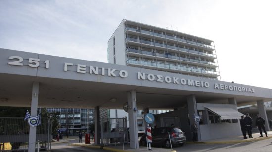 Σοκ: Πιλότος του Πολεμικού Ναυτικού επιχείρησε να βγάλει τα μάτια του με πιρούνι