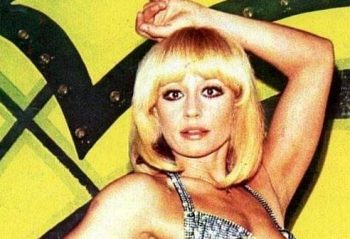 Ραφαέλα Καρά: Φωτογραφίζεται στα 76 της χρόνια για το Vanity Fair