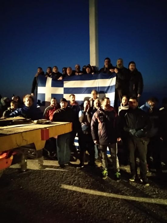 Μυτιλήνη: Συνελήφθησαν 33 άτομα που τοποθέτησαν νέο μεταλλικό σταυρό στην ακτή Απελή