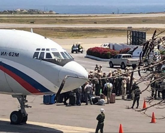 Reuters: Δύο ρωσικά αεροσκάφη με στρατιώτες προσγειώθηκαν στη Βενεζουέλα