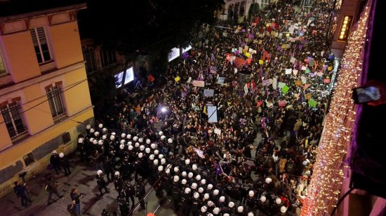 Κωνσταντινούπολη: Η αστυνομία διέλυσε βιαίως τη διαδήλωση για την Ημέρα της Γυναίκας (video)