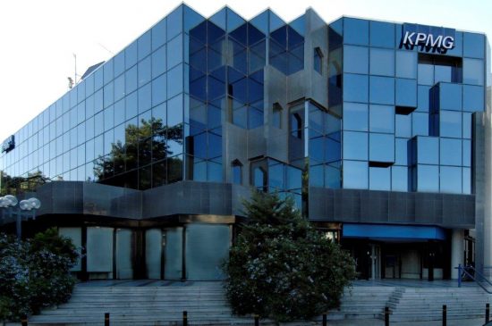 KPMG: Πόσες εταιρείες έδωσαν αυξήσεις στους εργαζόμενους το 2018