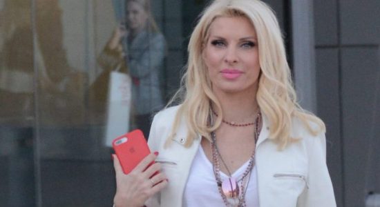 Ελένη Μενεγάκη: Η Gucci τσάντα των 2.800 ευρώ που έκλεψε την παράσταση