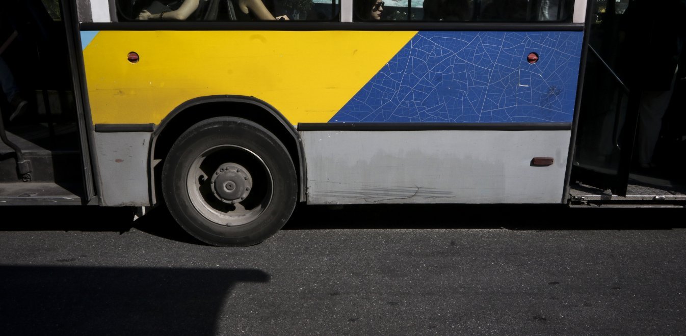 Σύγκρουση λεωφορείων στο Αιγάλεω – 11 τραυματίες (video)